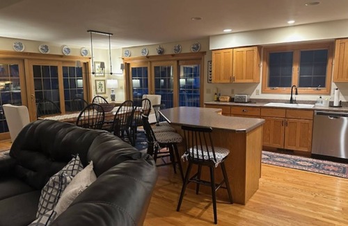 The Galena Territory House | Luxury, Spacious, Resort Hideaway - 4 BR/4Bath, Pool Table, Hot Tub and Firepit!