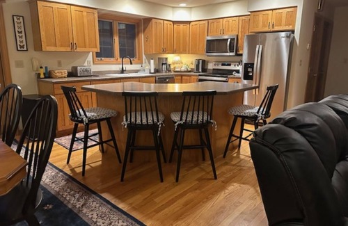 The Galena Territory House | Luxury, Spacious, Resort Hideaway - 4 BR/4Bath, Pool Table, Hot Tub and Firepit!