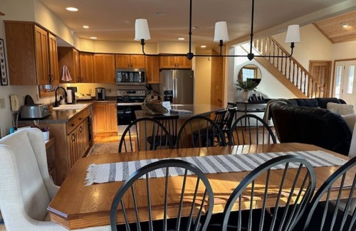 The Galena Territory House | Luxury, Spacious, Resort Hideaway - 4 BR/4Bath, Pool Table, Hot Tub and Firepit!