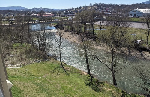 Sevierville Condo | Luxury Spacious Riverfront Condo in Perfect Location near Tanger Outlets