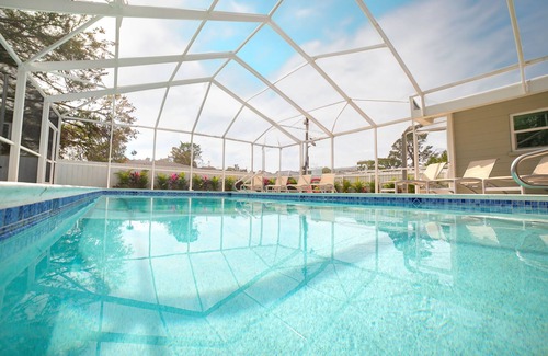 Sarasota House | Luxury Sports Vacation Pool House-Downtown Sarasota-Pickleball/Volley/Basketball
