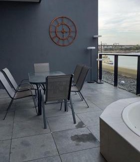 Docklands Apartment | Luxury Stay 4 Family & Friends