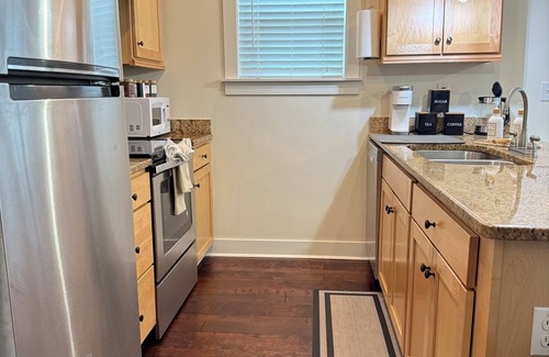 Southwest Raleigh House | Luxury Stay near RDU & RTP- Dog-Friendly