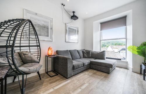Ambleside House | Luxury Stay, Steps to Cafes, Pubs & Trails Dogs OK