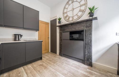 Ambleside House | Luxury Stay, Steps to Cafes, Pubs & Trails Dogs OK