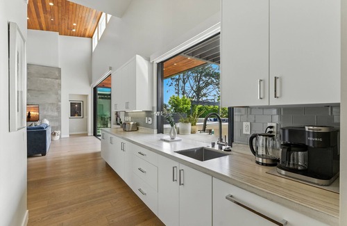 Encinitas House | Luxury Stay w/Pool, Spa, Fire Pit, Outdoor Lounge & Stunning Ocean Views | Encinitas Retreat