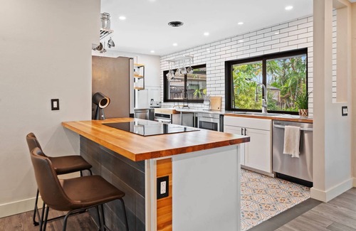 Fort Lauderdale House | Luxury Stay Waterfront at Blue Lagoon | Pool | Fenced Yard | Prime Location Dog OK