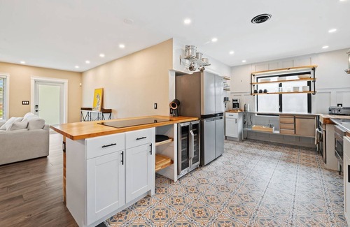 Fort Lauderdale House | Luxury Stay Waterfront at Blue Lagoon | Pool | Fenced Yard | Prime Location Dog OK