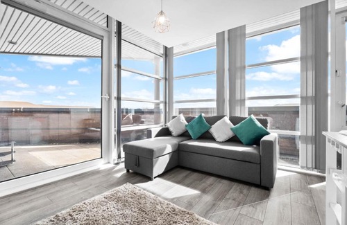 Brierley Hill Apartment | Luxury stay with scenic views