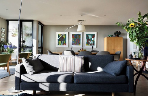 St Kilda Apartment | Luxury stay with Sweeping City Views