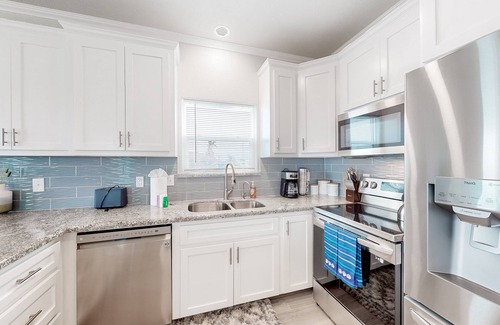 Surfside Beach House | Luxury | Steps to Beach | Dog Friendly | New Reno