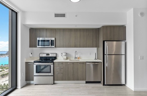 Downtown Miami Apartment | Luxury Studio/Downtown Miami with fitness room, water views