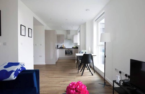 Canning Town South Apartment | Luxury studio flat - 1 min away to station