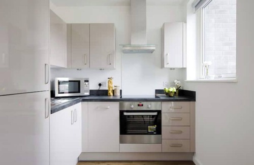 Canning Town South Apartment | Luxury studio flat - 1 min away to station