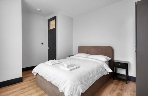 Grove Green Apartment | Luxury Studio Flat in London