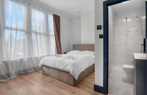 Grove Green Apartment | Luxury Studio in London