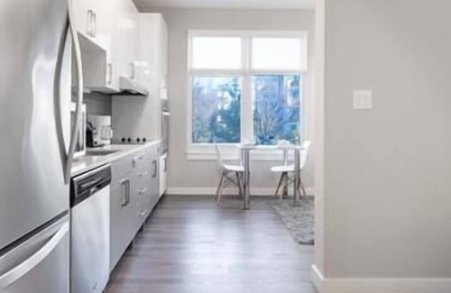 Central-Maverick Square - Paris Street Apartment | Luxury Studio | Indoor Pool | Gym | Business Center |Steps from Waterfront