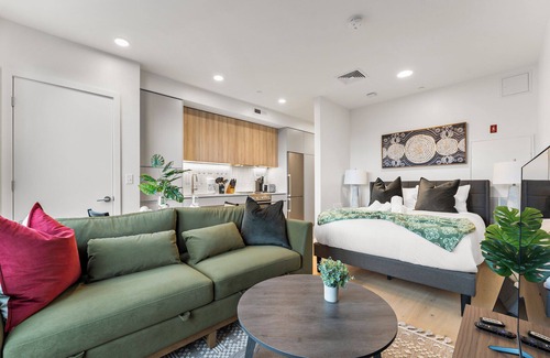 D Street - West Broadway Apartment | Luxury Studio Next to Broadway 3131