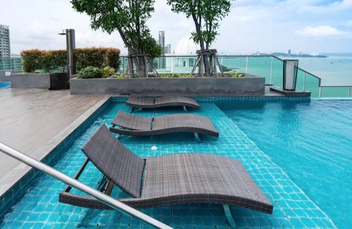 North Pattaya Apartment | Luxury Studio Steps From Beach Sleeps 3