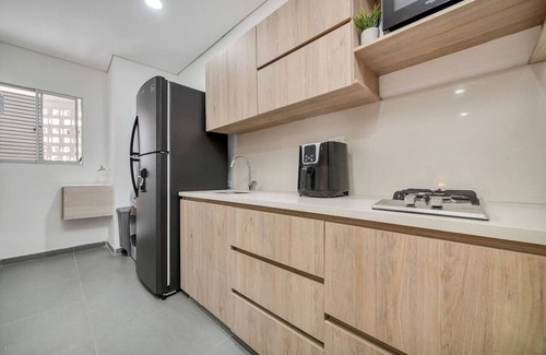 El Tesoro Apartment | Luxury Studio - Tesoro, Provenza, and Parque Lleras