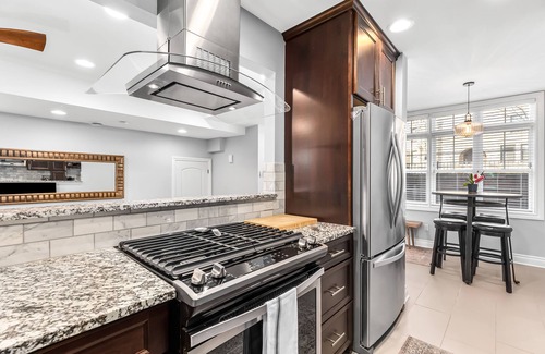 Brush Park Condo | Luxury Studio w/Garage in Brush Park! Walk to all Stadiums & the DMC