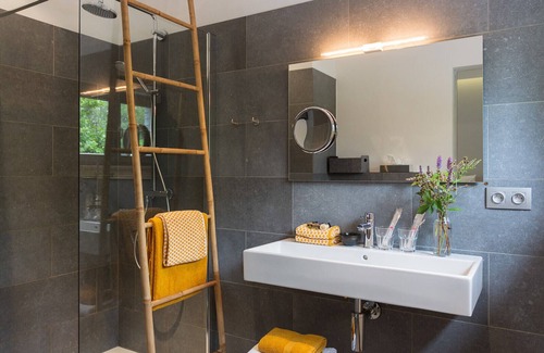 Ghent House | Luxury studio with free parking and private terracei. 15 minutes to the center.