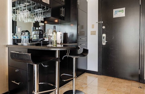 South Beach Condo | Luxury Suite - 3 Min Walk to Miami Beach