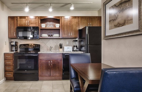 The Point Resort | Luxury Suite at oceanfront resort, Downtown Newport, pools at Wyndham Long Wharf