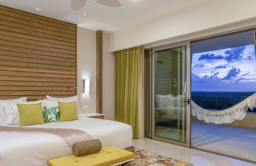 Downtown Queretaro Apartment | Luxury Suite for 4 [Full Kitchen, 2 Bathrooms]