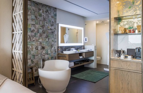 Downtown Queretaro Apartment | Luxury Suite for 4 [Full Kitchen, 2 Bathrooms]
