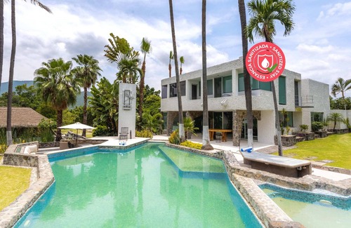 Yautepec House | Luxury suite for a romantic getaway | Pool
