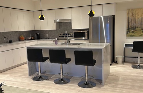 Lower Sumas Mountain Bed & Breakfast | Luxury Suite situated on top of mountain in a prestigious location.