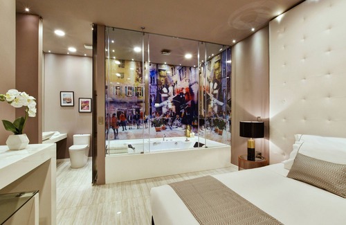 Zona Rosa Apartment | Luxury Suite w/Balcony at the heart of Lleras Park