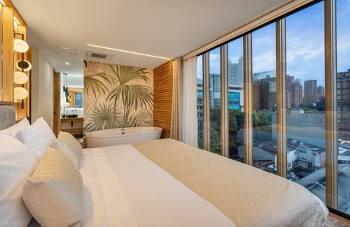 Zona Rosa Hotel | Luxury Suite with AC, Private Hot Tub & City View