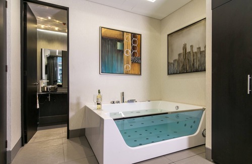 Lalinde Hotel | Luxury Suite with double jacuzzi