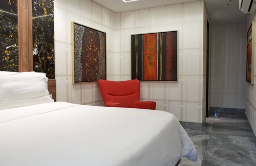 Las Lomas I Hotel | Luxury Suite with jacuzzi and balcony