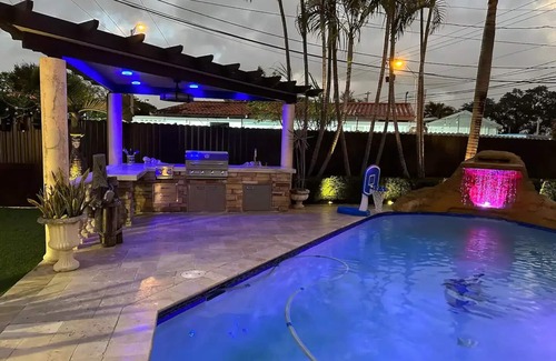 Hialeah Apartment | Luxury suite with private heated pool