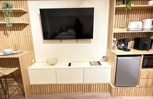 Kings Cross St. Pancras Apartment | Luxury Suite with Sauna