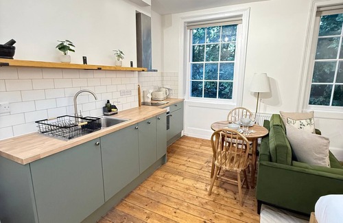 Kings Cross St. Pancras Apartment | Luxury Suite with Sauna