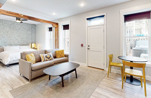 Eureka Springs Historic District House | Luxury suites near downtown with hot tub, firepit, balcony, central AC & fireplace