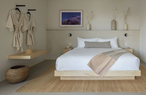 Downtown Palm Springs Hotel | Luxury Suites w/Poolside Cabanas, Bike Rentals & Stunning Mountain Views