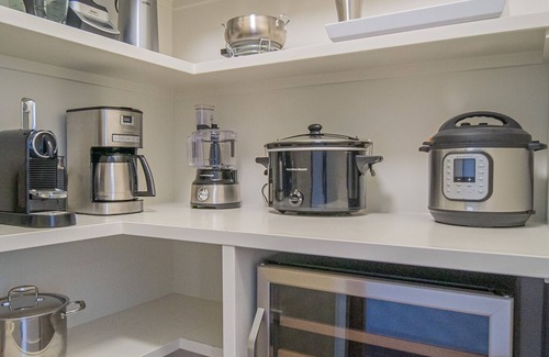 Sunriver House | Luxury Sunriver Escape with Hot Tub, BBQ & Firepit