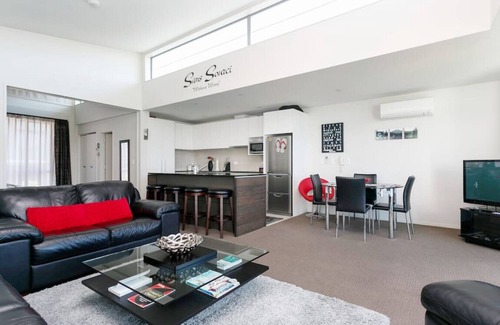 Taupo Apartment | Luxury Taupo Apartment - spacious, modern, warm apartment, with beautiful river views