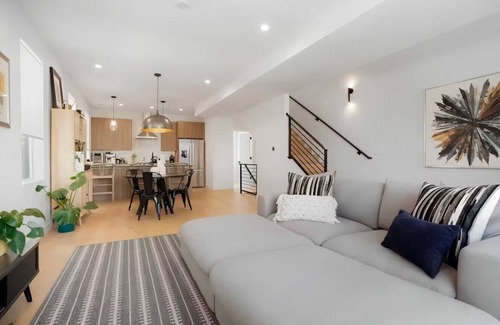 Berkeley House | Luxury Tennyson Brownstone/Mountain Views + Dining, Bars, Shops & Parks