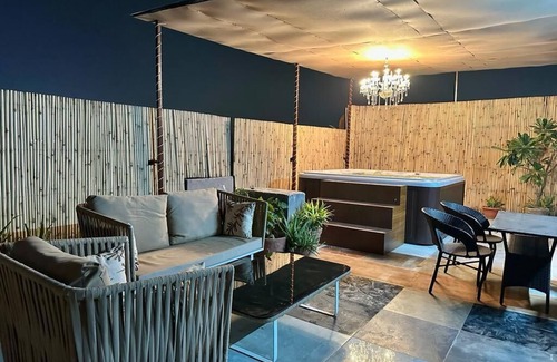 Old Gurgaon Apartment | Luxury terrace jaccuzi, bonfire, rooms best for party