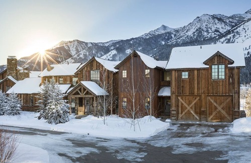 Teton Village Villa | Luxury Teton Village cabin, minutes to Grand Teton National Park