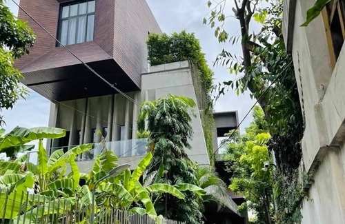 Ekkamai Villa | Luxury Modern Pool Jacuzzi Villa 5BR Thonglor