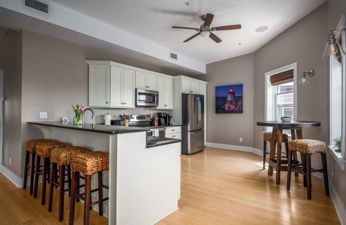 Yachting Village Apartment | Luxury Thames St 3BR w/Parking