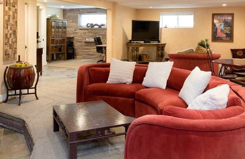 Morse Park Apartment | Luxury that is close to downtown and easy access to Red Rocks! +Fireplace!
