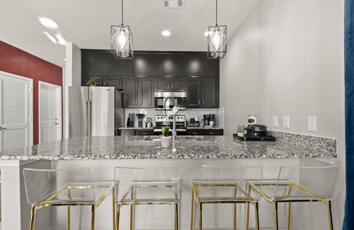 Oxford House | Luxury Themed Home! 5 Luxe K Suites+Shuttle!